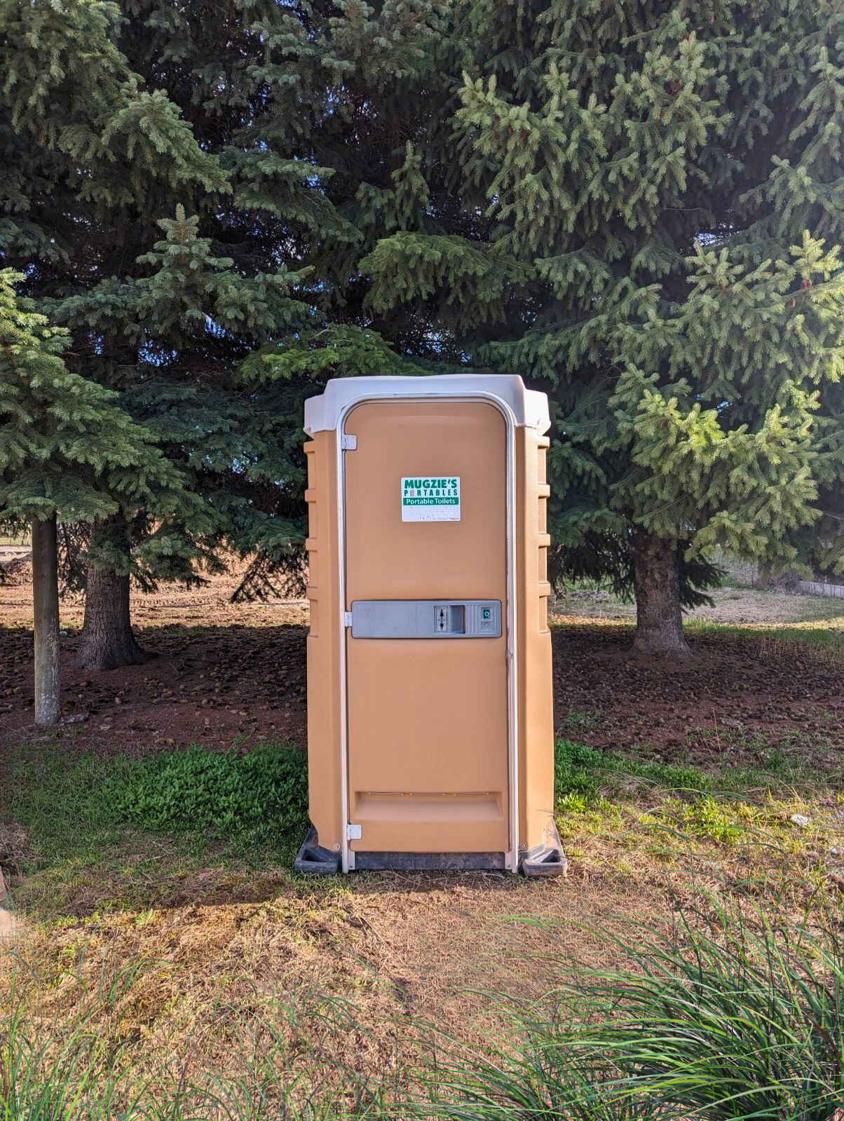 Mugzie’s portable toilet at an outdoor location